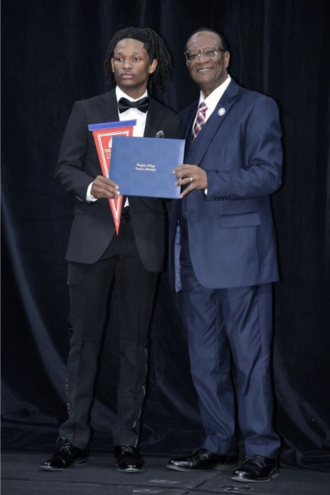 Photo of President Lee and Scholar