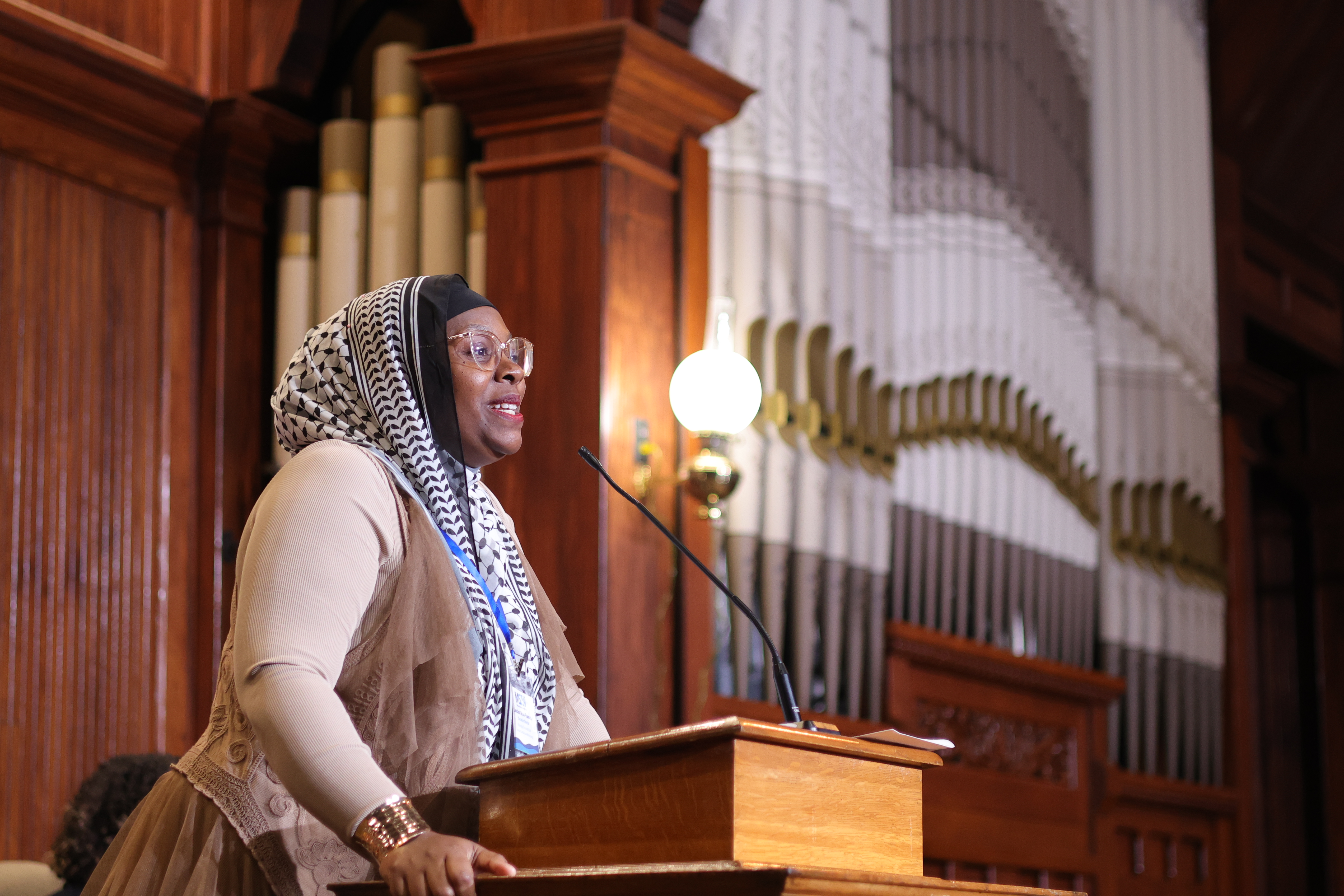 Dr. Candace Abdul-Tawaab speaking at Woodworth Chapel